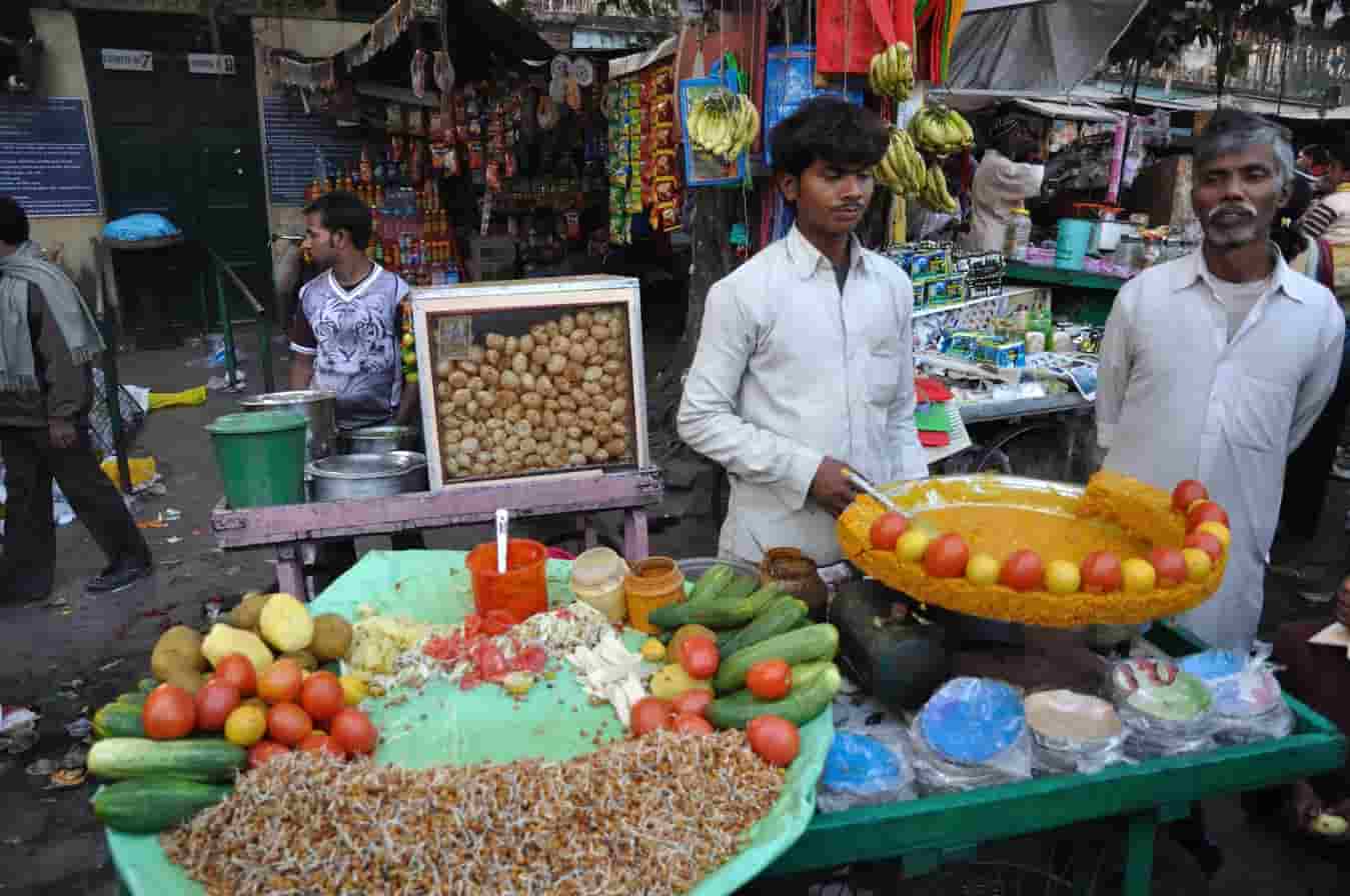 20 Best Street Food in Kolkata | Famous Street Food in Kolkata | Treebo