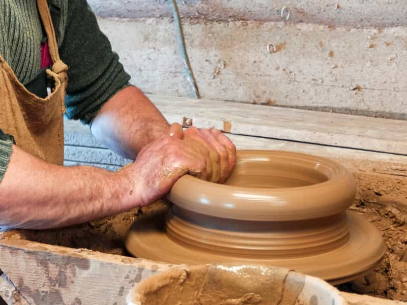 Traveler learning Pottery