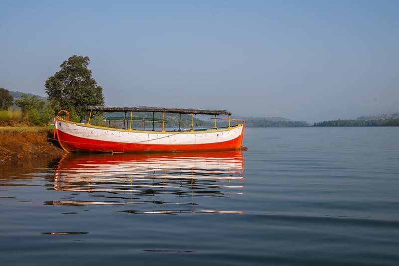 A boat on the Koyna Dam