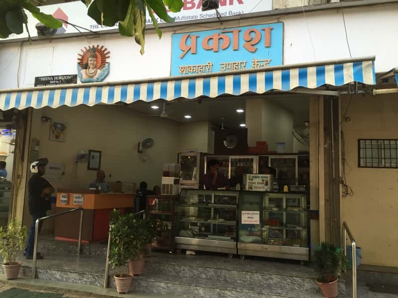 Prakash has the best Sabudana Vada for early morning breakfast mumbai