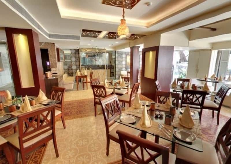 3 Wise Monkeys is the most happening club in Khar
