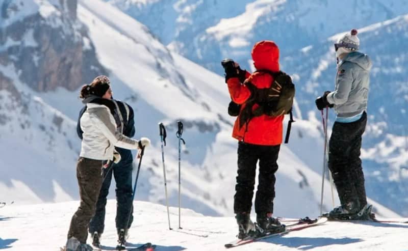  A skiing expedition about to begin