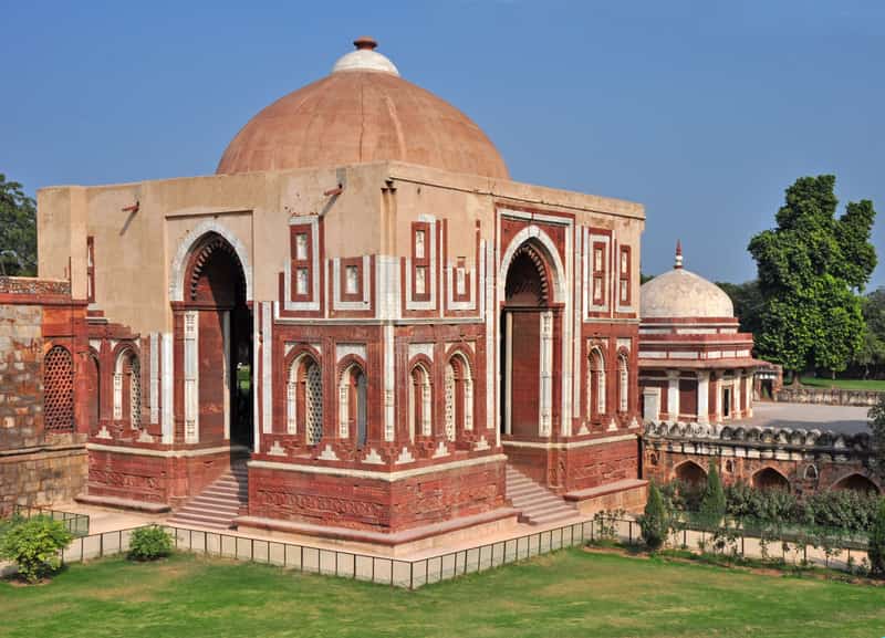 Alai Darwaza was built in the 14th century