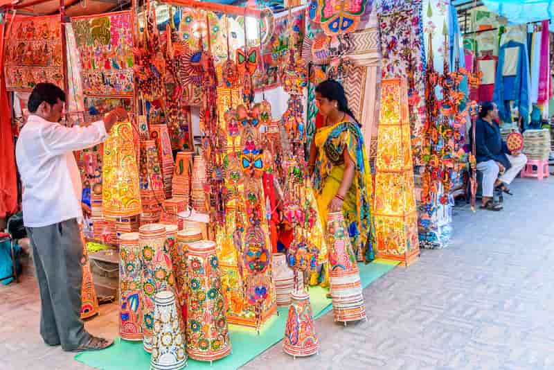 Spend the weekend shopping at Dilli Haat - Treebo Blog