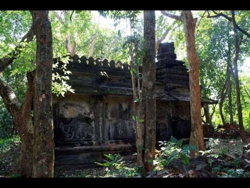 An abandoned temple at Kanoor Kote