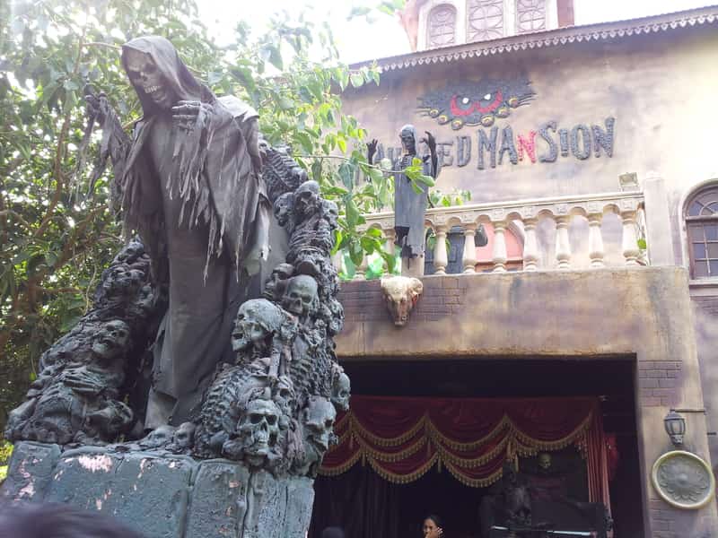  Chilling Statue at the Haunted Mansion