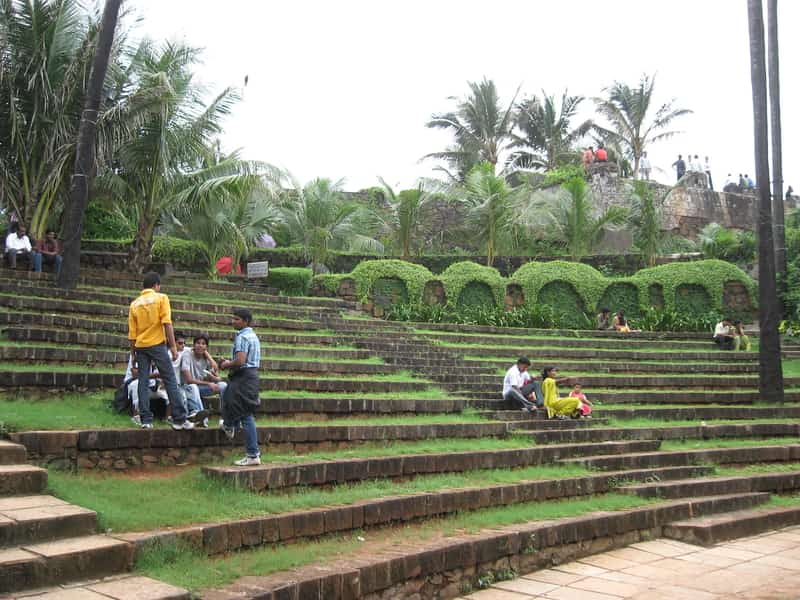  If you’re paying a visit to Bandra, then walk down Bandstand 
