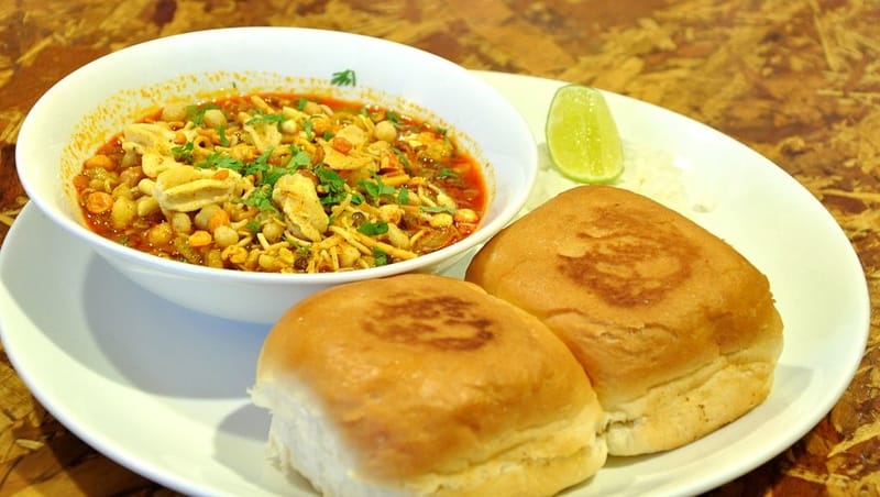 Misal Pav topped with farsan and coriander
