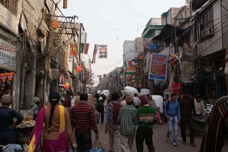 13 Amazing Places For Street Shopping in Delhi 