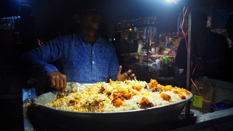 18 Famous Food Places in Delhi for the Ultimate Culinary experience!