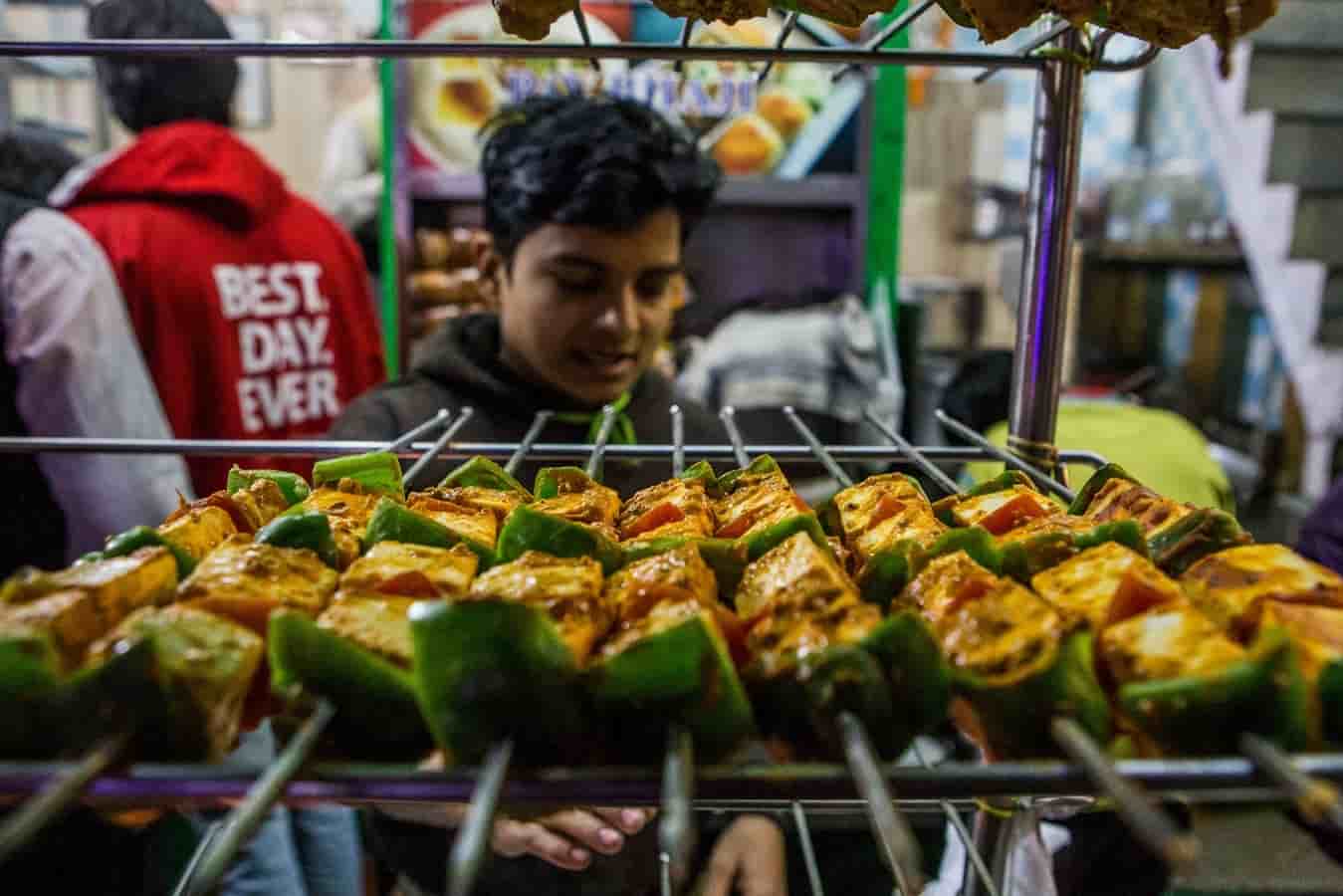 18 Famous Food Places in Delhi for the Ultimate Culinary experience