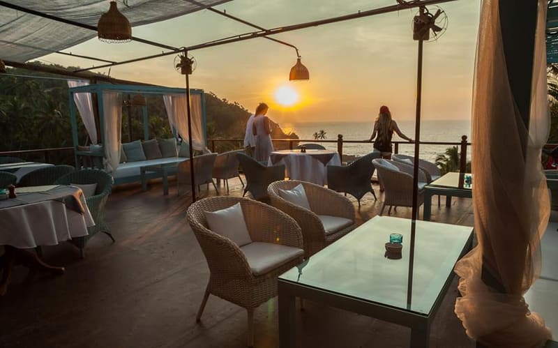 Waters Beach Lounge & Grill