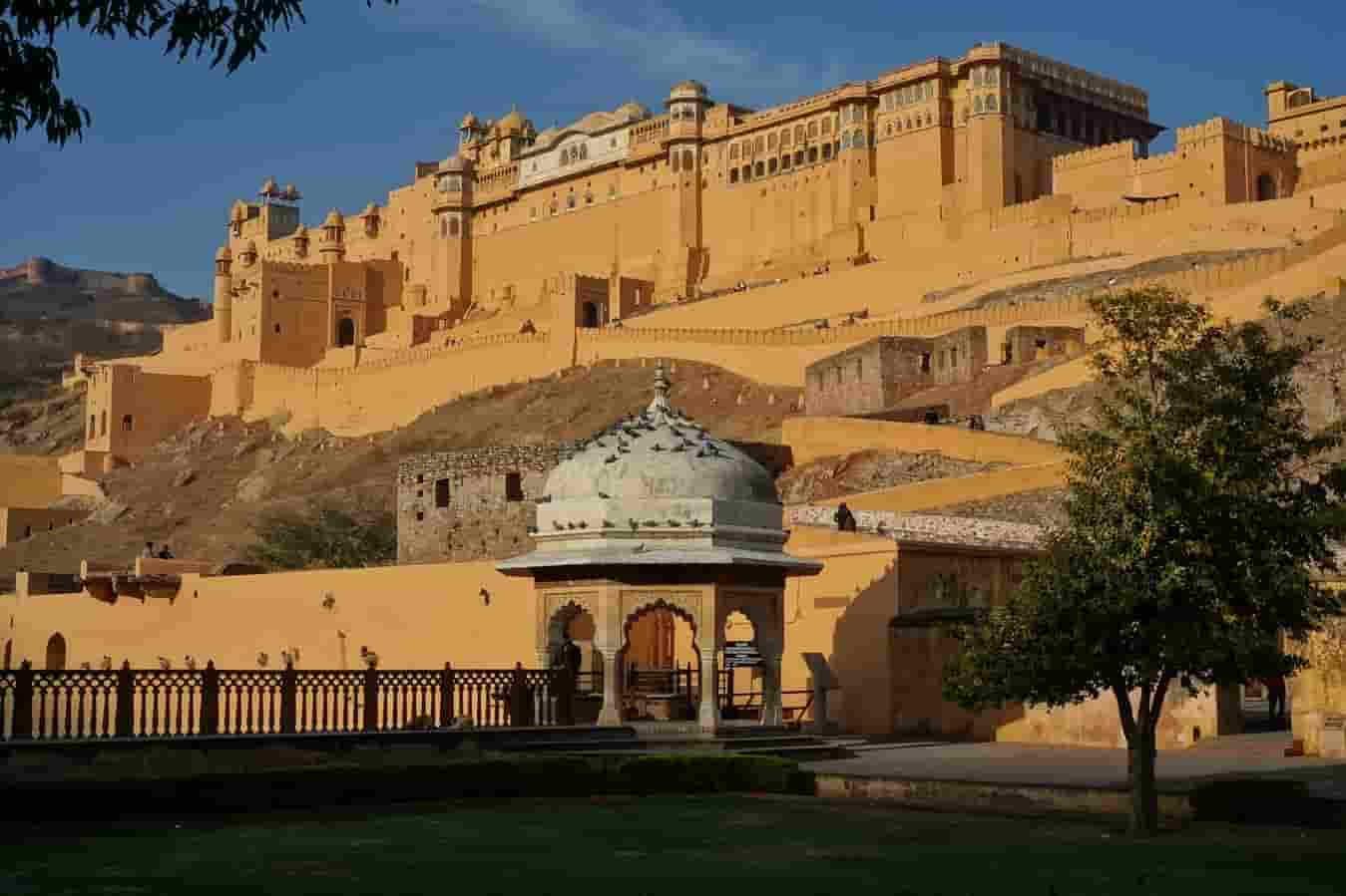 10 Famous Palaces in Jaipur | Jaipur Palace | Palaces in Jaipur