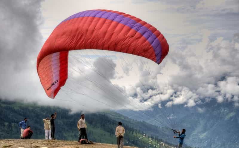 Paragliding at Rohtang Pass