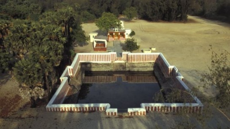 Pilgrims worship at the Jada Theertham