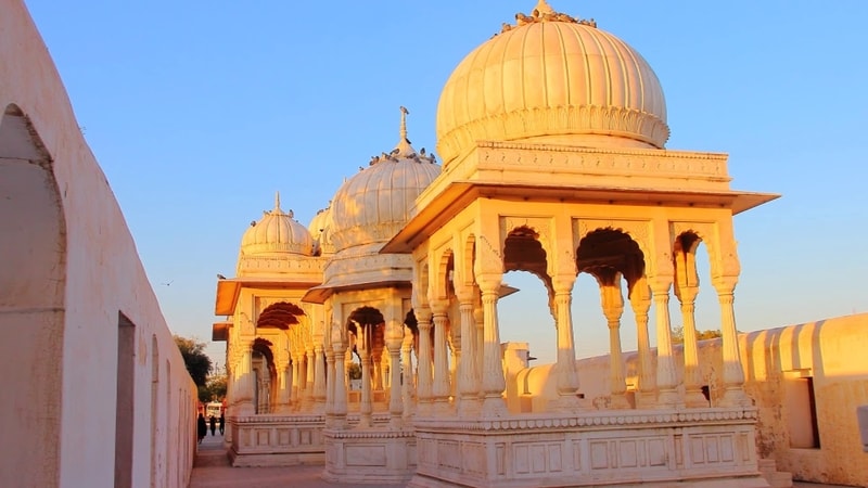 Royal Cenotaphs, Devi Kund