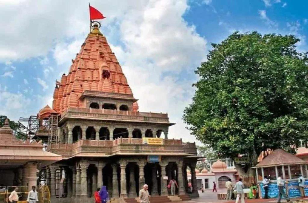 Shree Mahakaleshwar Temple is a famous Shiva temple in Madhya Pradesh