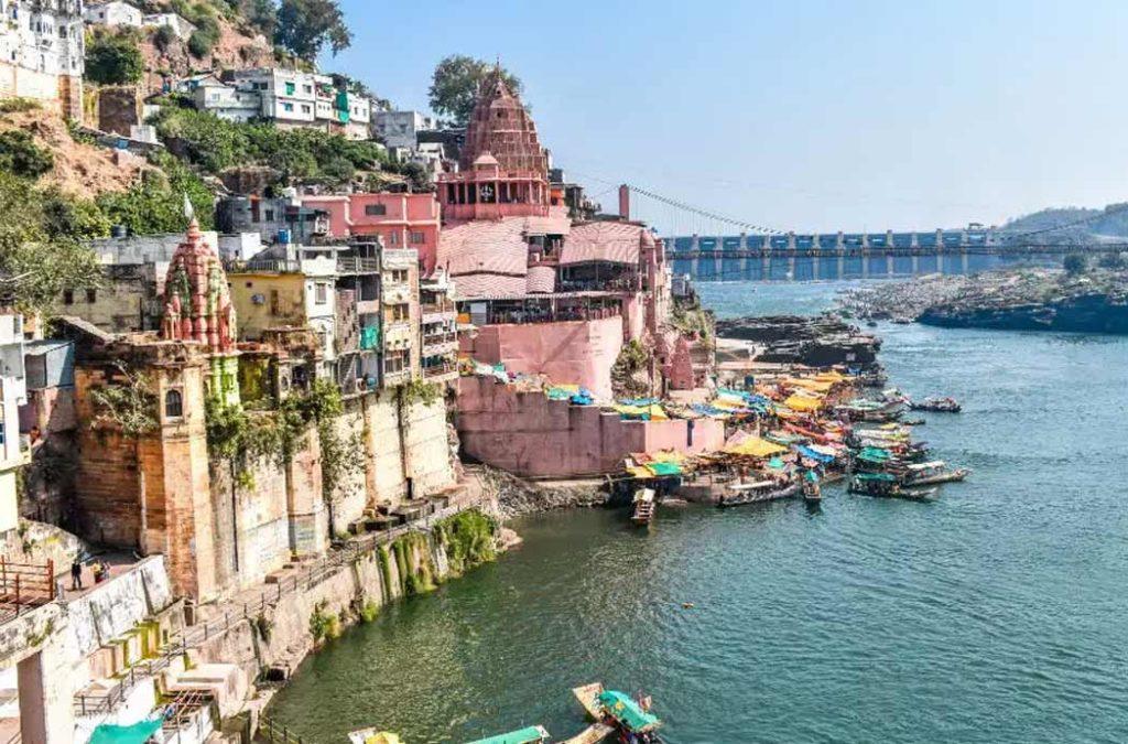 Visit the famous Omkareshwar Temple in Maha Shivaratri 2024.