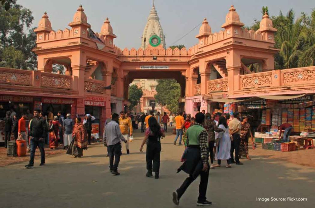 November to February is the best time to visit Kashi Vishwanath Temple.