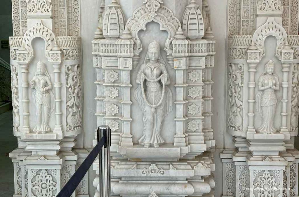 Witness beautiful carvings at Prem Mandir