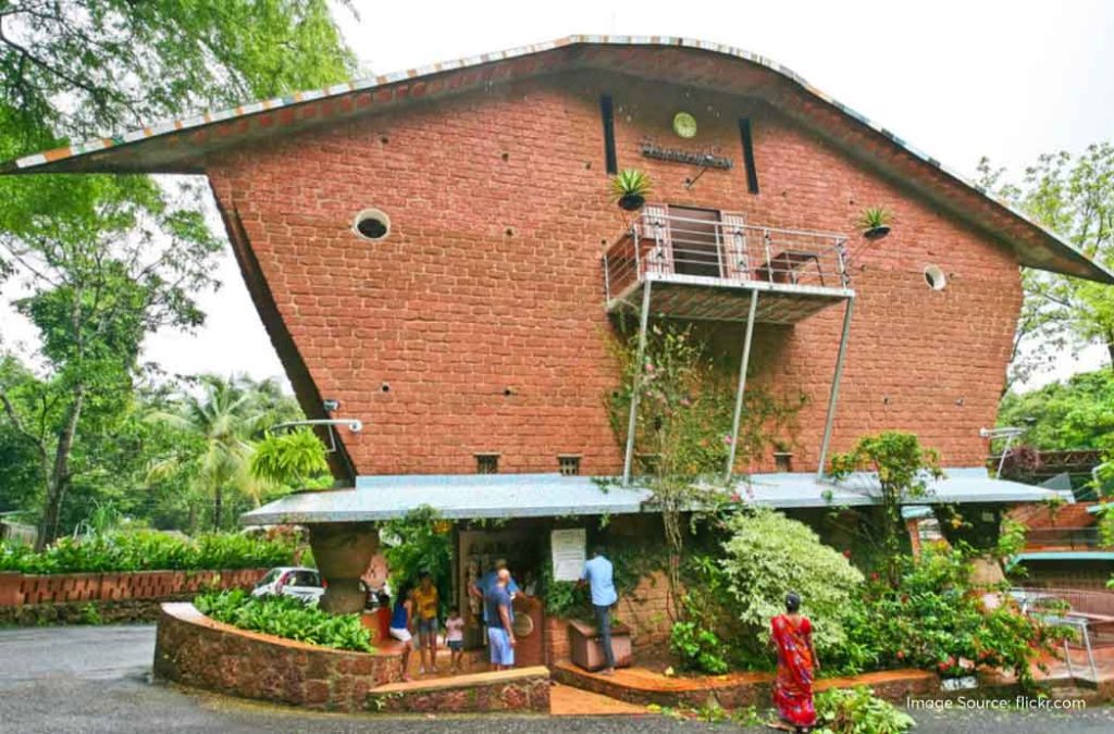 Explore the best places near Candolim 
