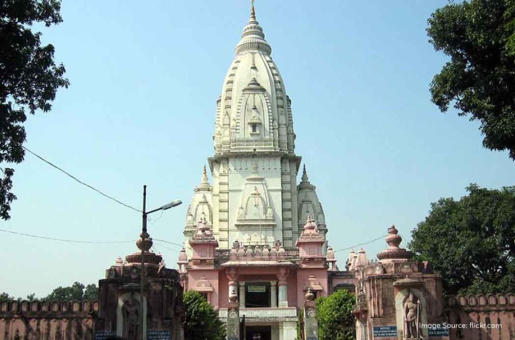 Experience the divine presence at Kashi Vishwanath Temple, Varanasi.