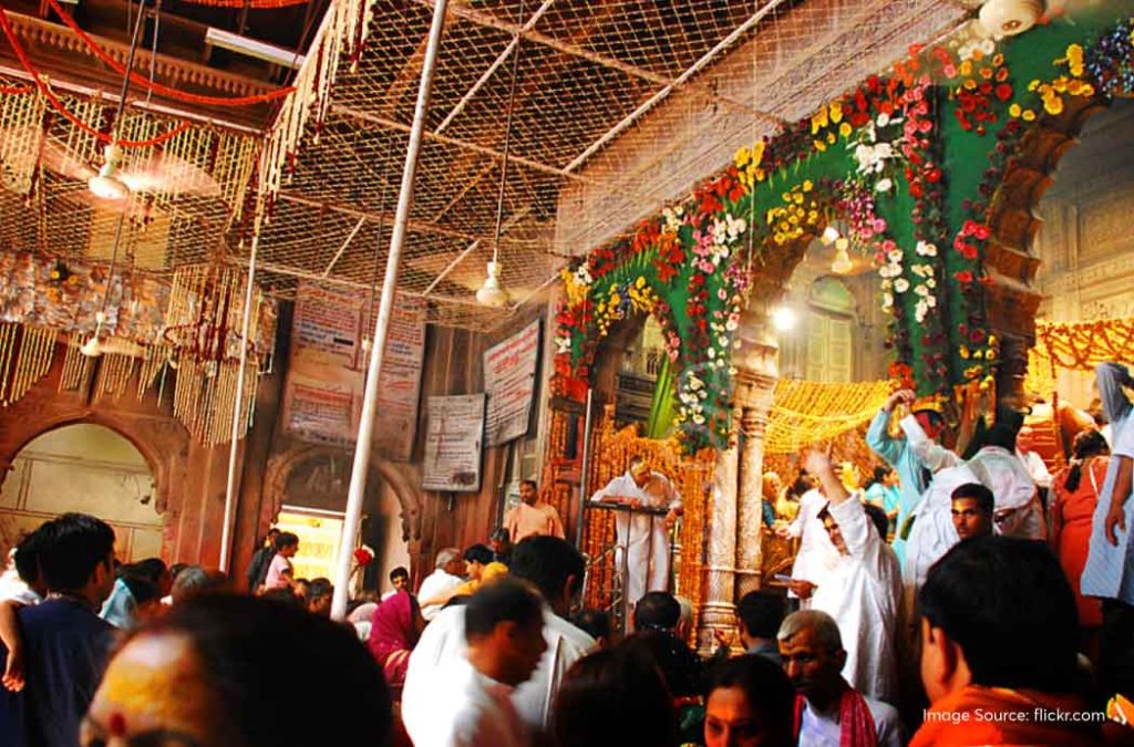 Check out the guide to visit Banke Bihari Temple Vrindavan