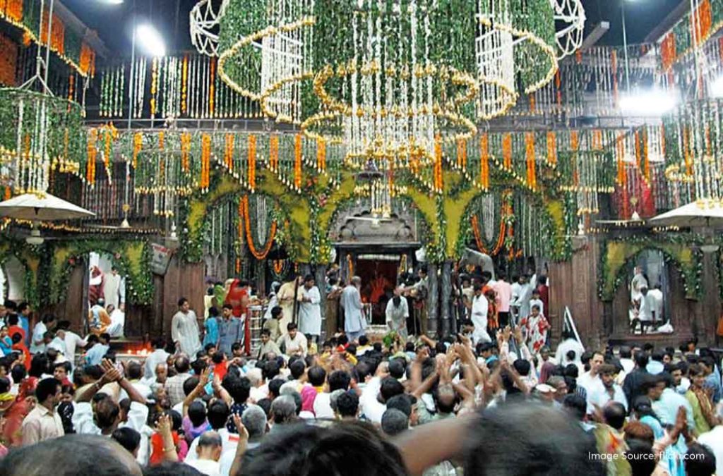 Check out the guide to visit Banke Bihari Mandir Vrindavan
