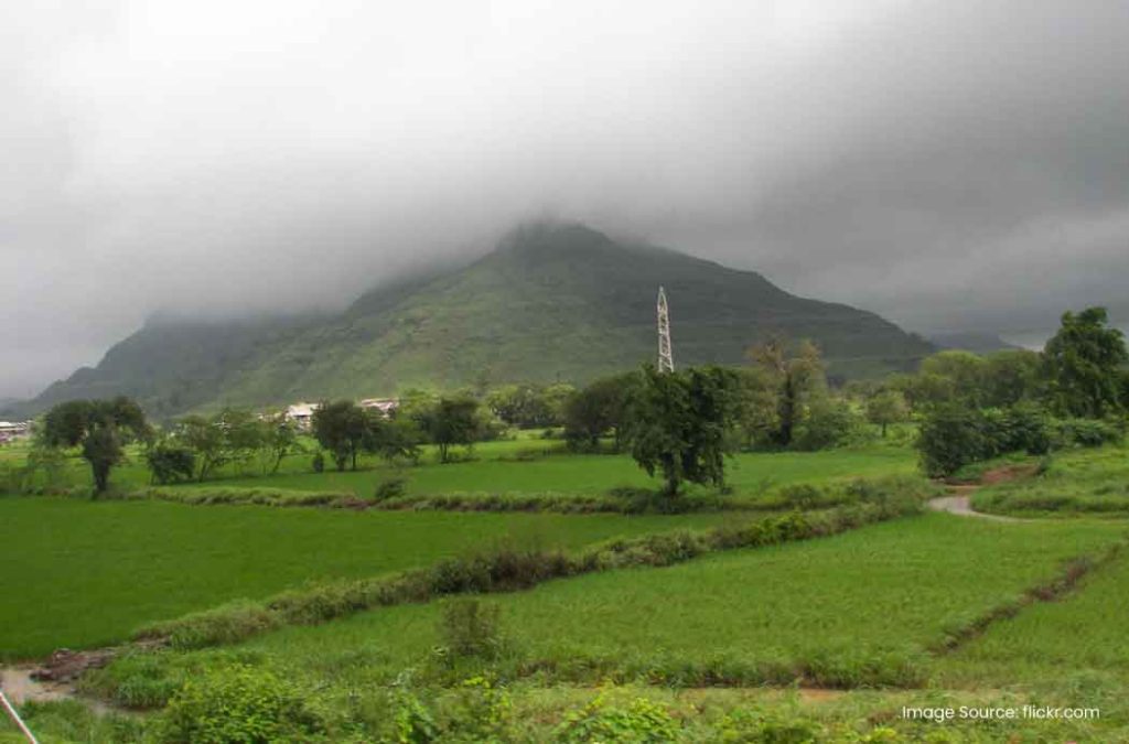 Winter season is the best time to viisit Igatpuri.