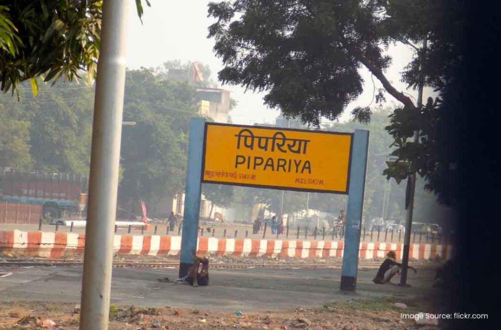 Taking a train to Pipariya Railway Station to explore places to visit in Pachmarhi.