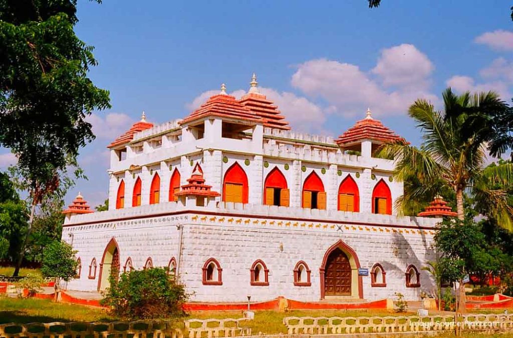 Kattabomman Memorial Fort is one of the historic places to visit in Tirunelveli.