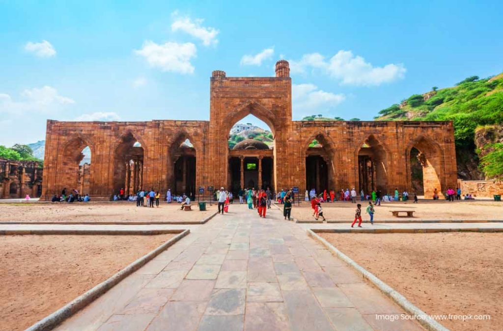 Adhai Din Ka Jhopra is one of the best places to visit in Ajmer.