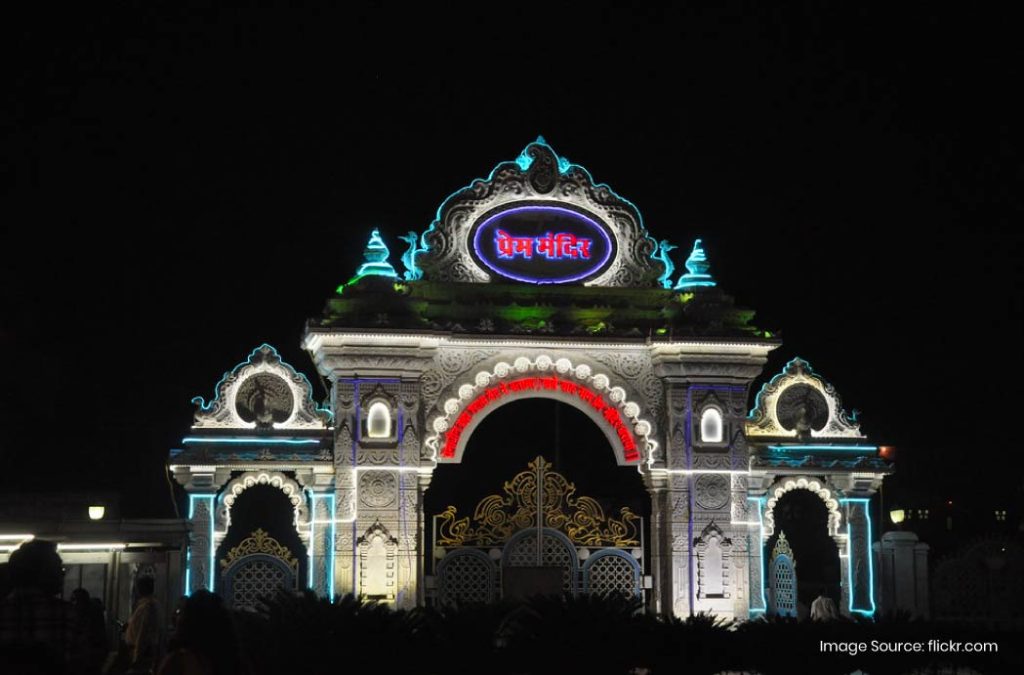 Evening is the best time to visit Prem Mandir, one of the best places to visit in Vrindavan.