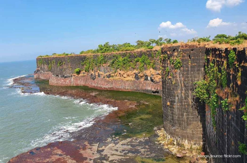 Suvarnadurg Fort is one of the best tourist places to visit in Dapoli.
