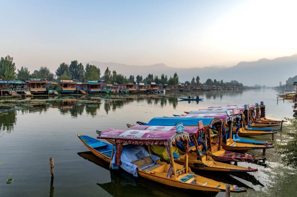 Srinagar is one of the best nearby places to visit in Sonamarg.