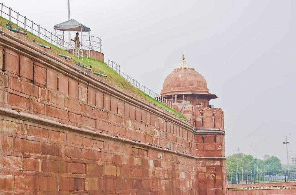 The best time to visit the Red Fort (Lal Quila) is early morning and late evenings.
