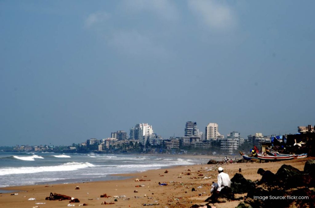 Juhu Beach is one of the best places to visit in Mumbai.