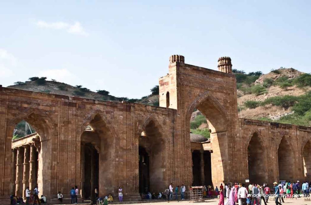 Adhai Din Ka Jhopra is a popular site near Ajmer Sharif Dargah.