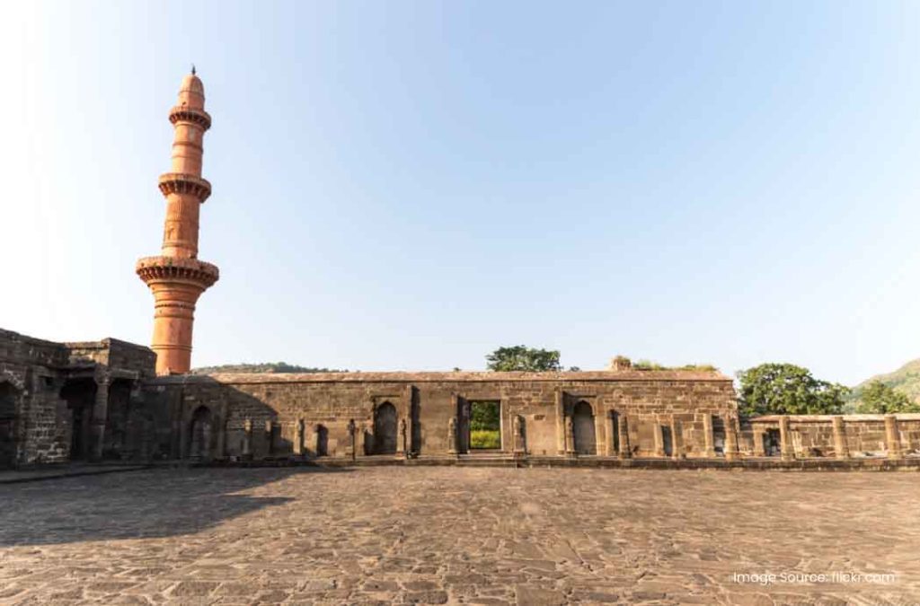 Daulatabad Fort is one of the best places to visit near Bibi Ka Maqbara.