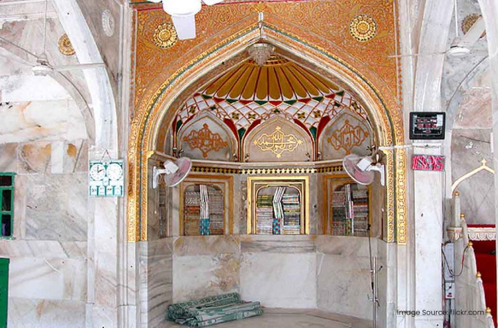 Ajmer Sharif Dargah is the resting place of Sufi saint Khwaja Moinuddin Chisti.