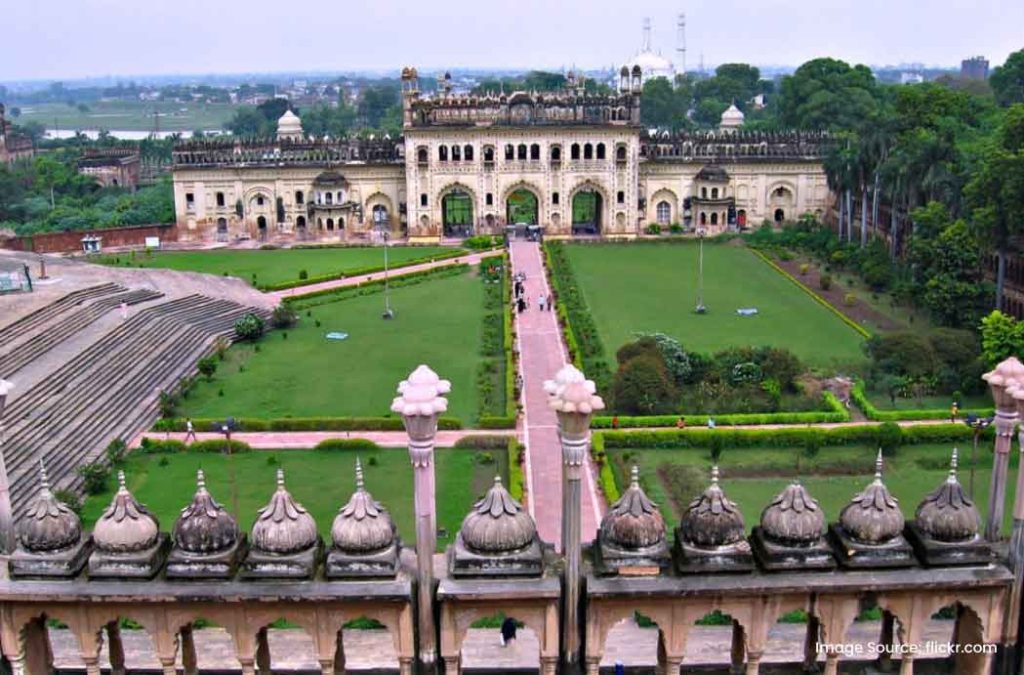 Bara Imambara is an historic place to visit near Janeshwar Mishra Park, Lucknow.