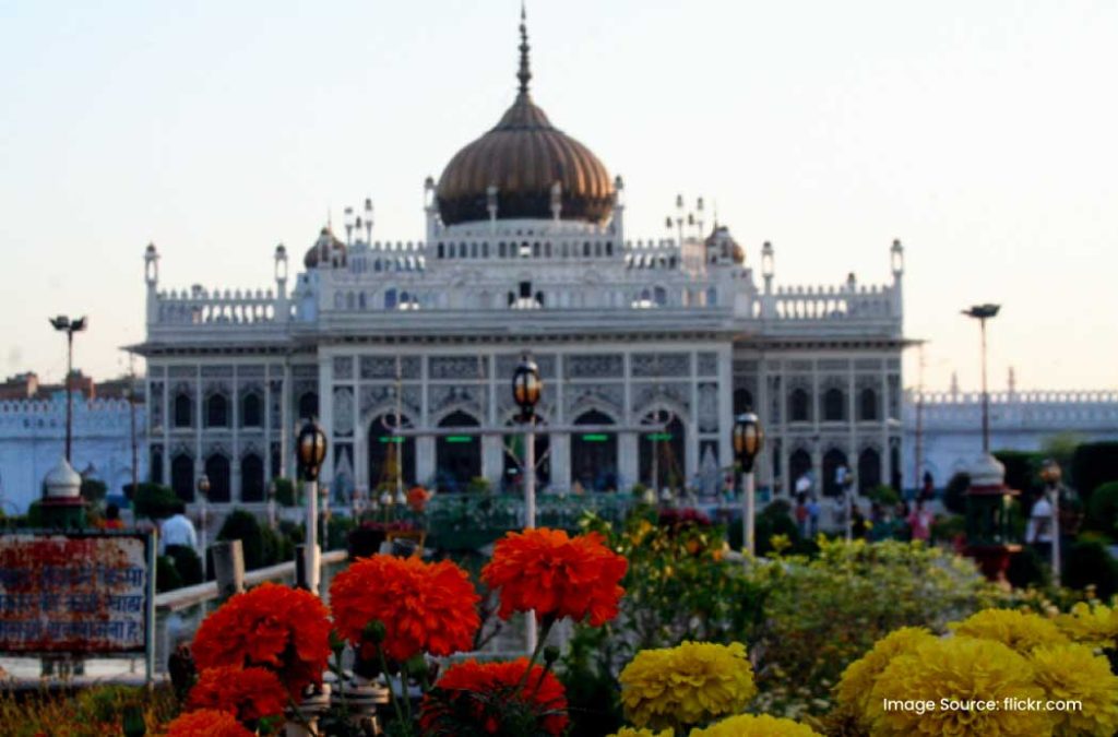 Chota Imambara is one of the historic places to visit near Bara Imambara.