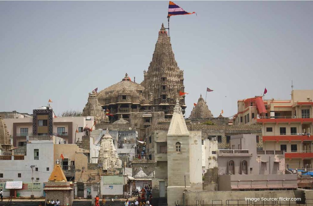 Check out this Dwarkadhish Temple blog for a smooth vacation