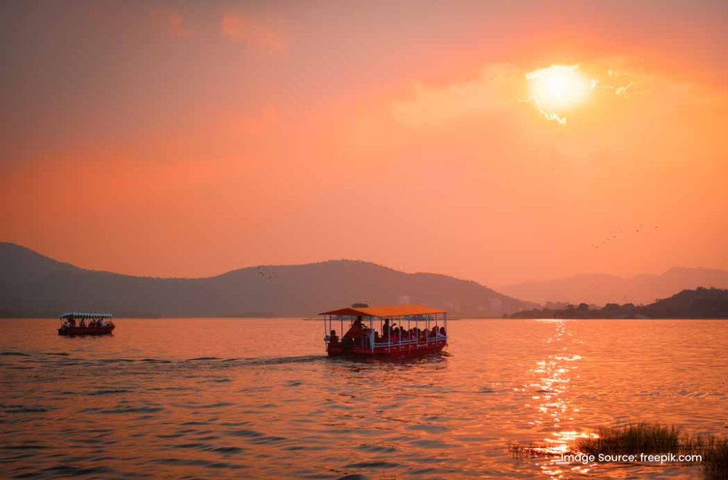 Enjoy Sunset View at Lake Pichola.