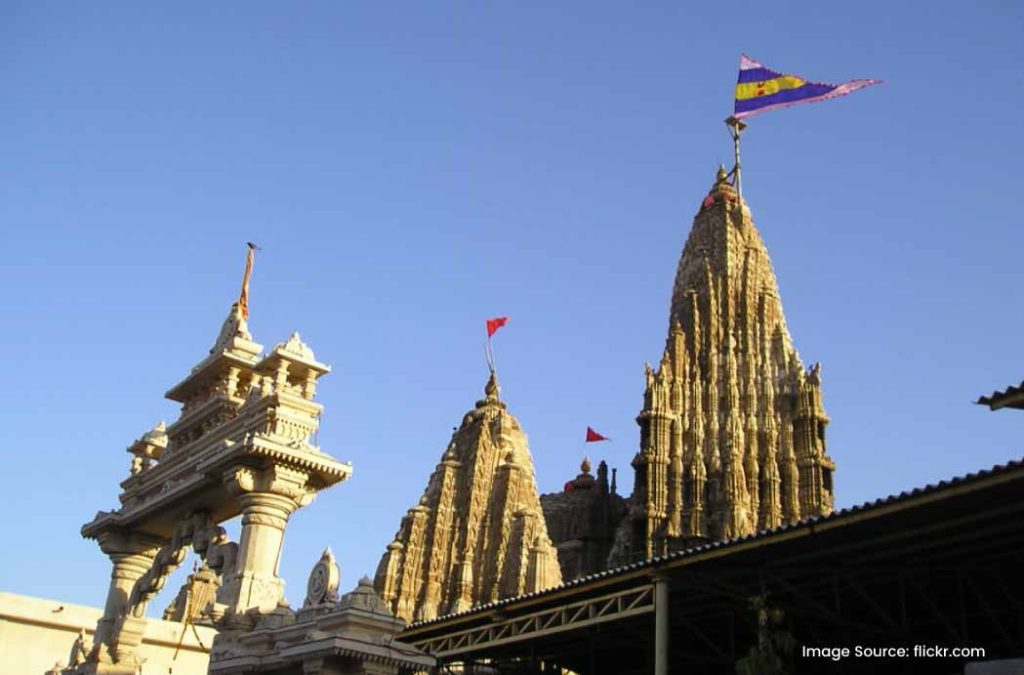 Check out this Dwarkadhish Temple blog for a smooth vacation