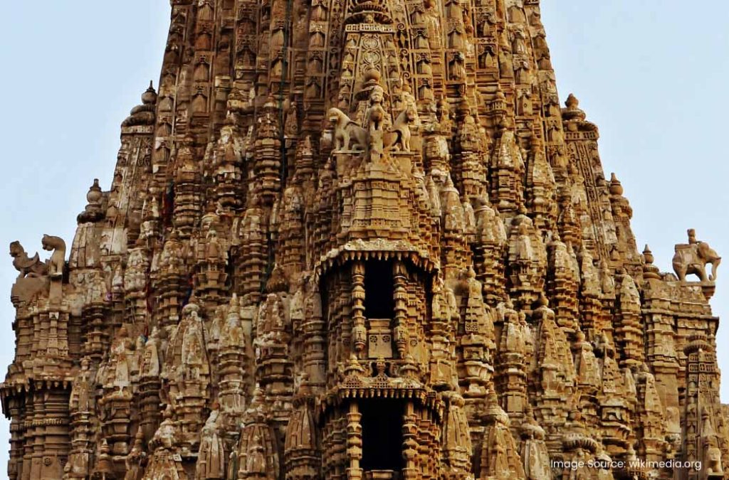 Check out this Dwarkadhish Temple blog for a smooth vacation