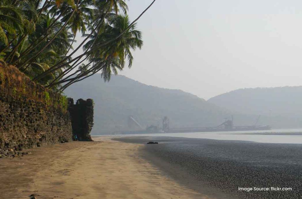 Revdanda Beach and Fort is a famous tourist place near Kashid Beach.