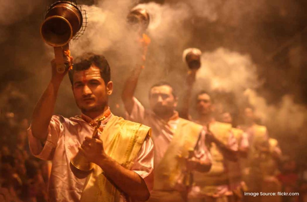 This Dashashwamedh Ghat travel guide is perfect for a spiritual getaway 