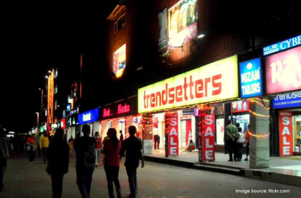 Sector 17 Market is one of the popular markets near Rock Garden.